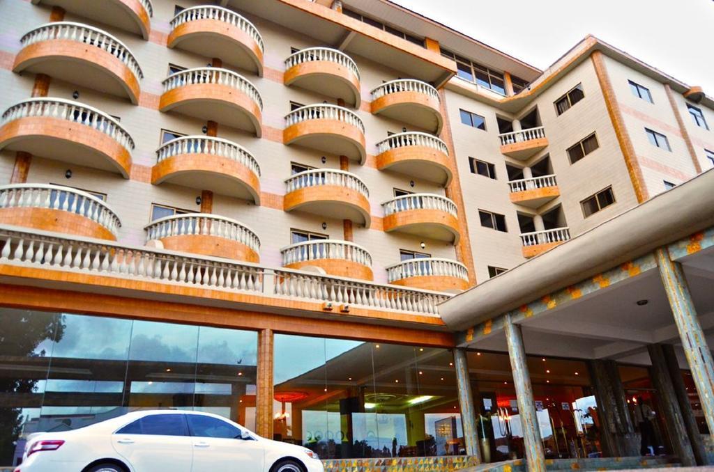 Mensvic Grand Hotel Аккра Экстерьер фото