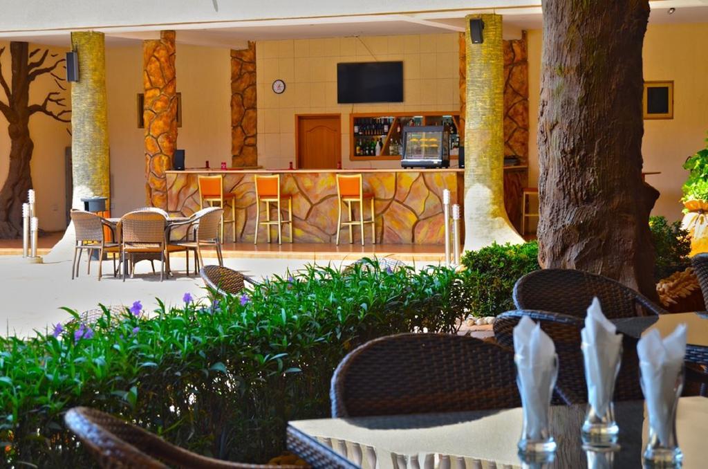 Mensvic Grand Hotel Аккра Экстерьер фото